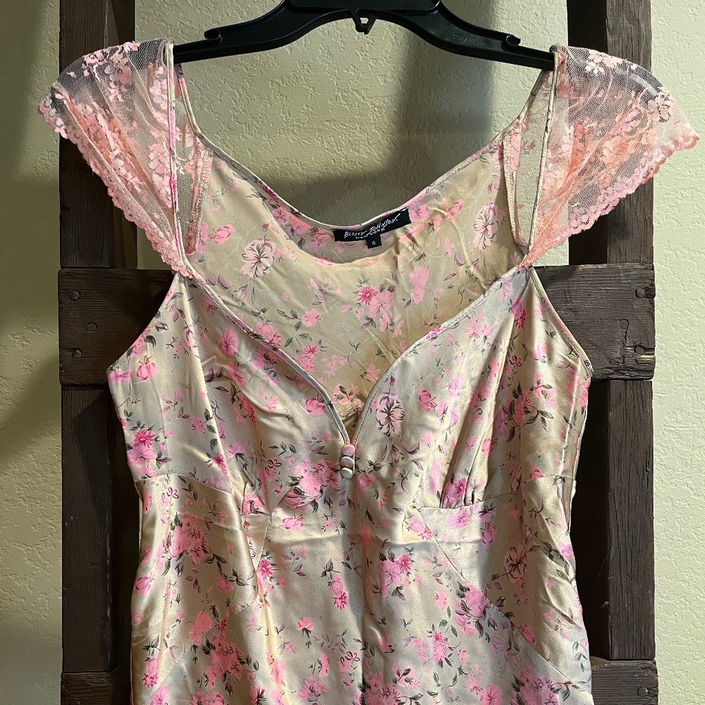Betsey Johnson pink & beige lacy top